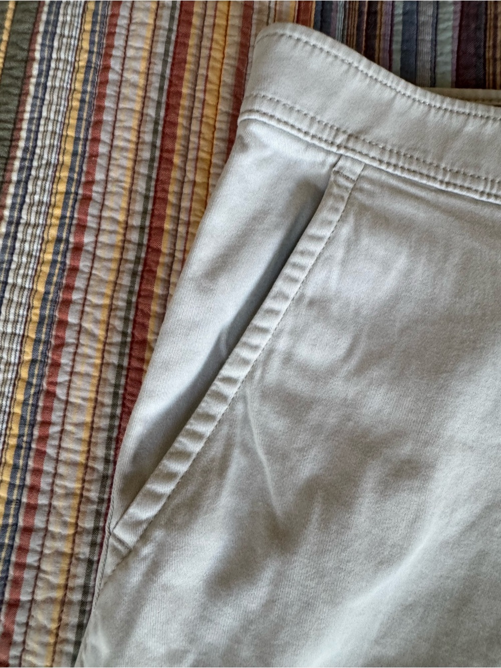 St. John's Bay 9" Flat Front Comfort Stretch Chino Shorts Men's 44W stone khaki - Picture 3 of 14
